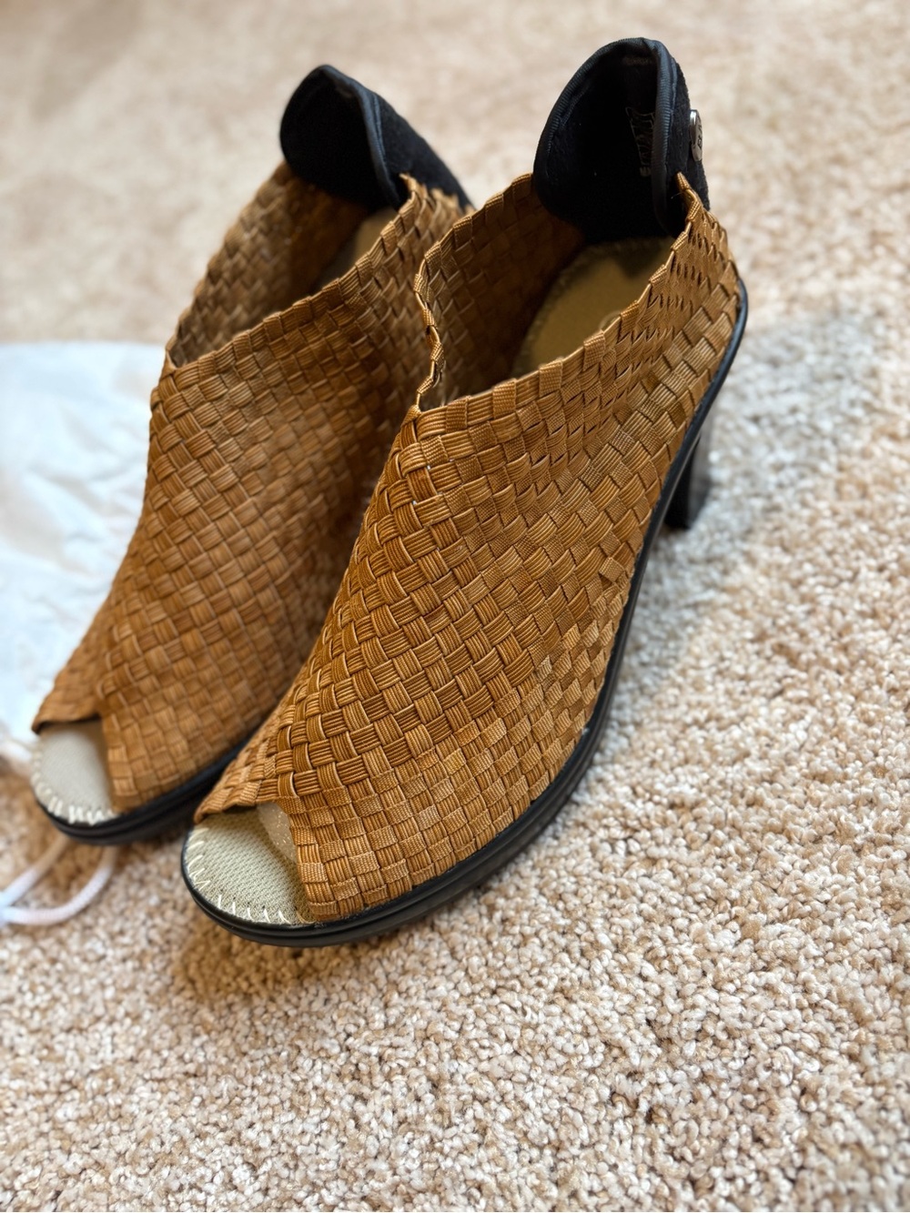 bernie mev. Woven Open-Toe Heels in Caramel and Black